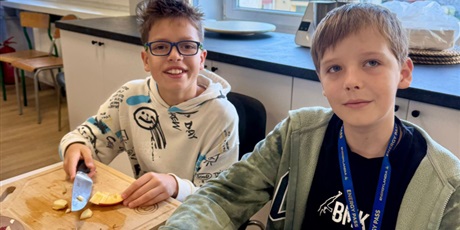 Powiększ grafikę: Lekcja edukacji zdrowotnej w klasie 5a