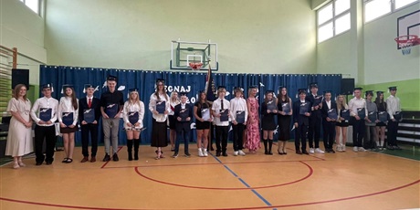 Powiększ grafikę: zakonczenie-roku-szkolnego-klas-osmych-629809.jpg