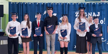 Powiększ grafikę: zakonczenie-roku-szkolnego-klas-osmych-629810.jpg