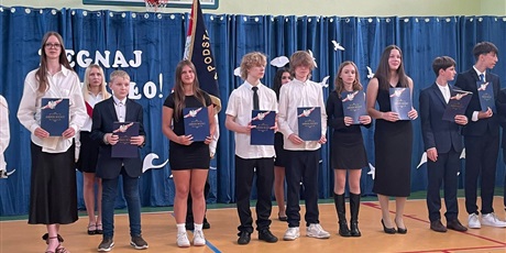Powiększ grafikę: zakonczenie-roku-szkolnego-klas-osmych-629811.jpg