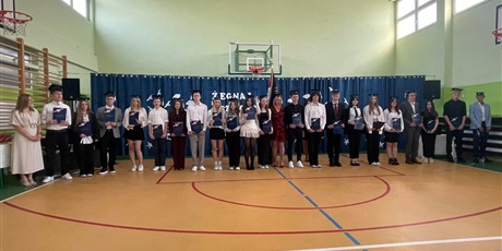Powiększ grafikę: zakonczenie-roku-szkolnego-klas-osmych-629818.jpg