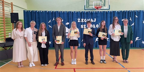 Powiększ grafikę: zakonczenie-roku-szkolnego-klas-osmych-629838.jpg