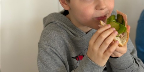 Powiększ grafikę: zdrowe-i-kolorowe-kanapki-682137.jpg