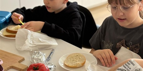 Powiększ grafikę: zdrowe-i-kolorowe-kanapki-682142.jpg