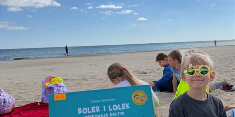 Powiększ grafikę: Dzieci podczas wycieczki