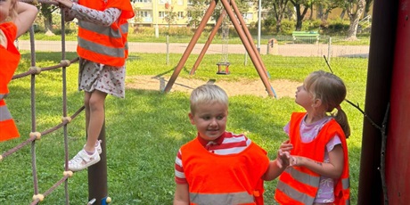 Powiększ grafikę: Zerówka podczas spaceru
