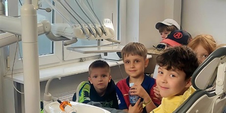 Powiększ grafikę: Zerówka z wizytą w gabinecie stomatologicznym